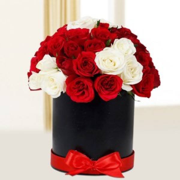 White & Red Roses Box 